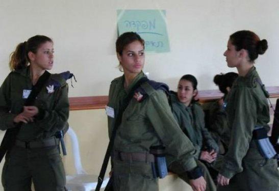 İsrail'in kadın askerleri