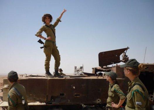 İsrail'in kadın askerleri