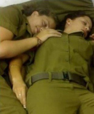 İsrail'in kadın askerleri