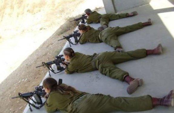 İsrail'in kadın askerleri