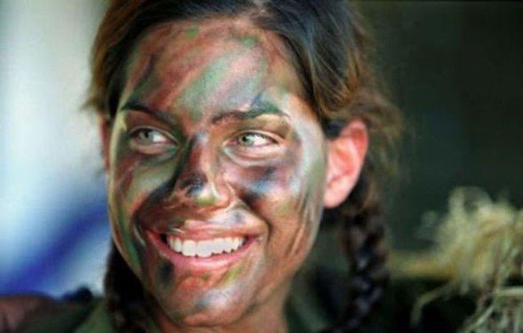 İsrail'in kadın askerleri