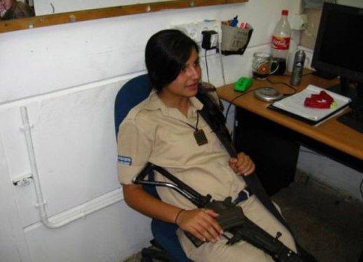 İsrail'in kadın askerleri