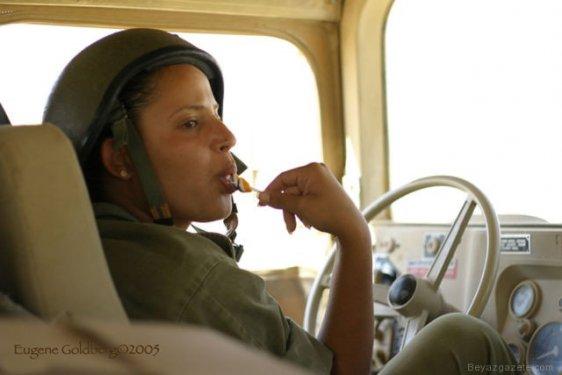 İsrail'in kadın askerleri