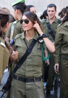 İsrail'in kadın askerleri