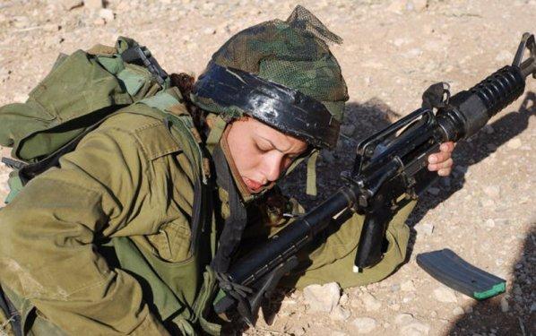 İsrail'in kadın askerleri