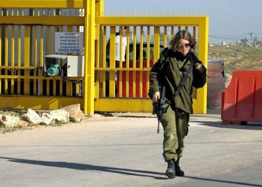 İsrail'in kadın askerleri
