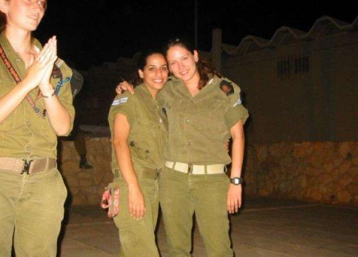 İsrail'in kadın askerleri