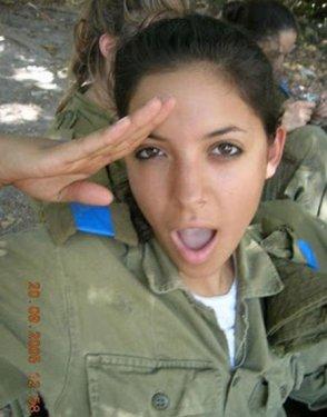 İsrail'in kadın askerleri