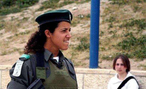 İsrail'in kadın askerleri