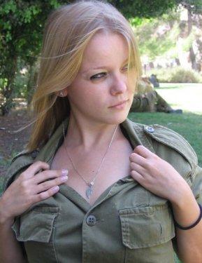 İsrail'in kadın askerleri