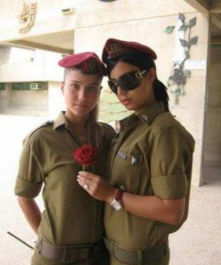 İsrail'in kadın askerleri