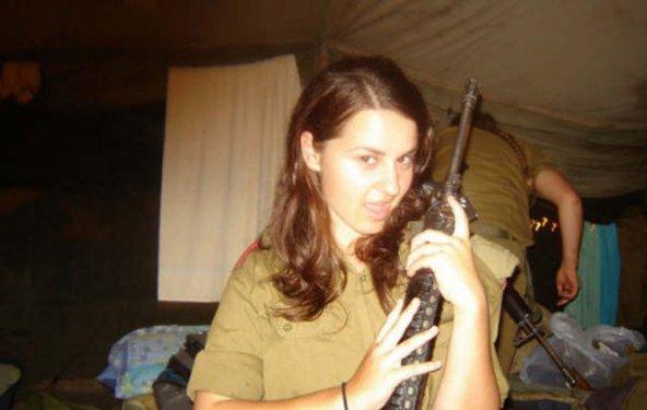 İsrail'in kadın askerleri