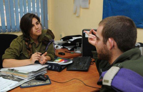 İsrail'in kadın askerleri