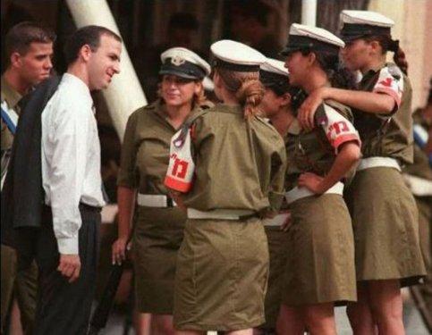 İsrail'in kadın askerleri