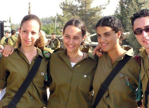 İsrail'in kadın askerleri