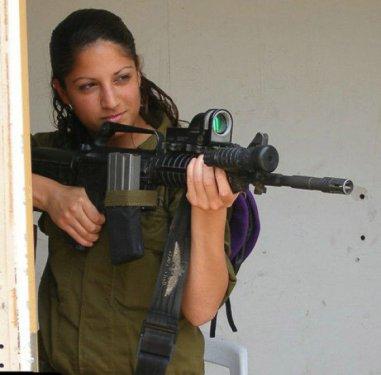 İsrail'in kadın askerleri