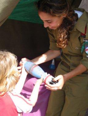 İsrail'in kadın askerleri