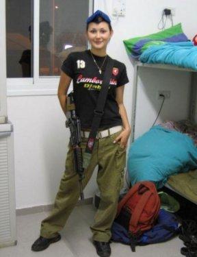 İsrail'in kadın askerleri