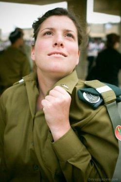 İsrail'in kadın askerleri