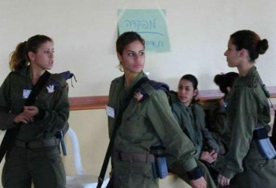 İsrail'in kadın askerleri
