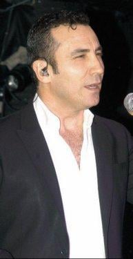 Aziz Yıldırım eşi ile eğlence turunda