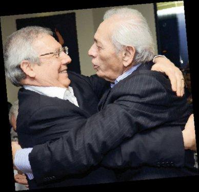 Aziz Yıldırım eşi ile eğlence turunda