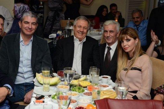 Aziz Yıldırım eşi ile eğlence turunda