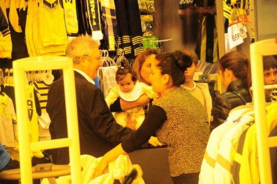 Aziz Yıldırım eşi ile eğlence turunda