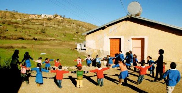 Bedia öğretmen Diyarbakır'dan ışık saçıyor