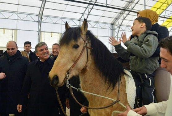 Abdullah Gül Afyon ve Uşak gezisinden fotoğraf paylaştı