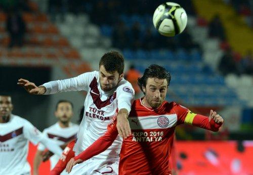 Trabzonspor Antalya'dan galibiyetle döndü
