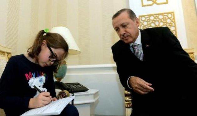 8 yaşındaki Hale Tuana Başbakan'la röportaj yaptı