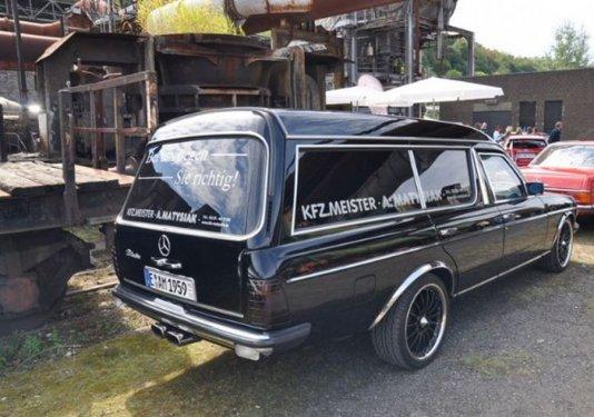 İlk günkü gibi görünen Mercedes klasikleri