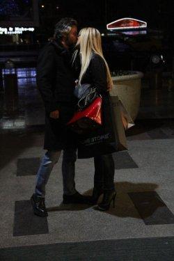 Songül Karlı eşiyle öpüşürken görüntülendi