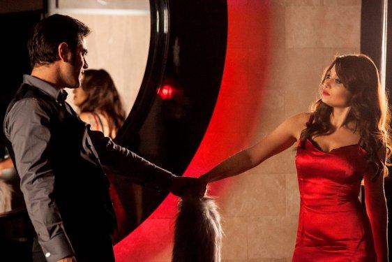 Aşk Kırmızı filminde jartiyerli Nurgül Yeşilçay