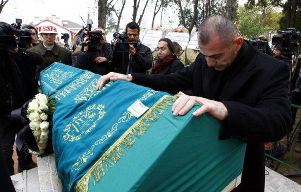 Ferdi Özbeğen son yolculuğuna uğurlandı