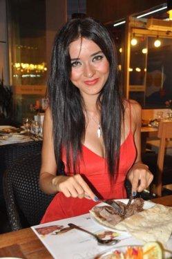 Cansu Taşkın şöhreti Twitter'da arıyor