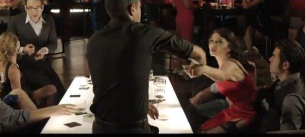 Aşk Kırmızı filminde jartiyerli Nurgül Yeşilçay