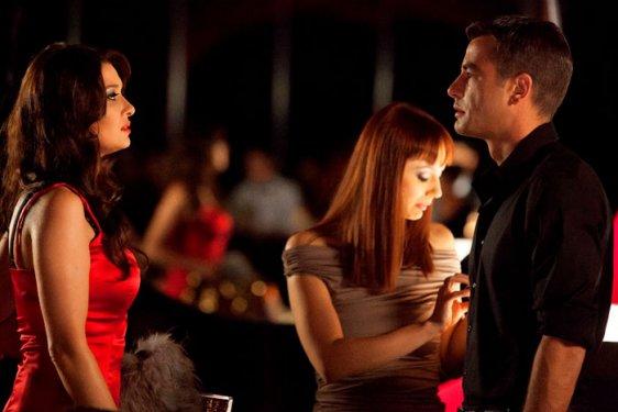 Aşk Kırmızı filminde jartiyerli Nurgül Yeşilçay