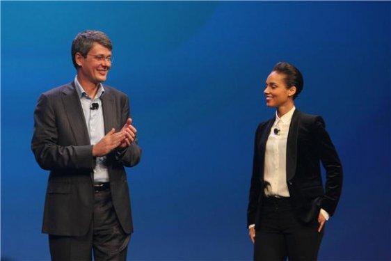 BlackBerry yeni akıllı telefonları Z10 ve Q10′u tanıttı 