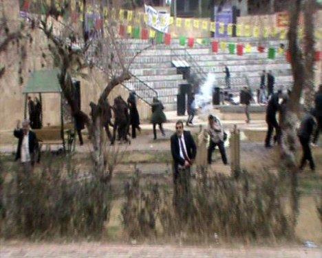 BDP'li İbrahim Binici polise silah çekmeye yeltendi