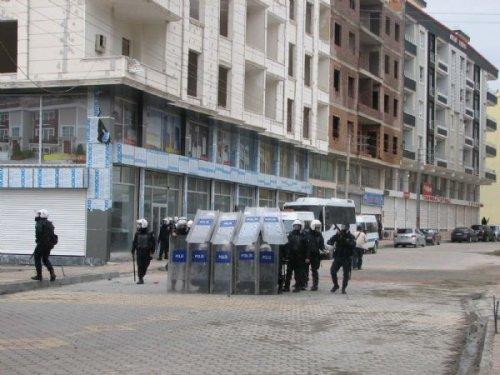 BDP'li İbrahim Binici polise silah çekmeye yeltendi