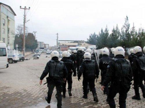 BDP'li İbrahim Binici polise silah çekmeye yeltendi