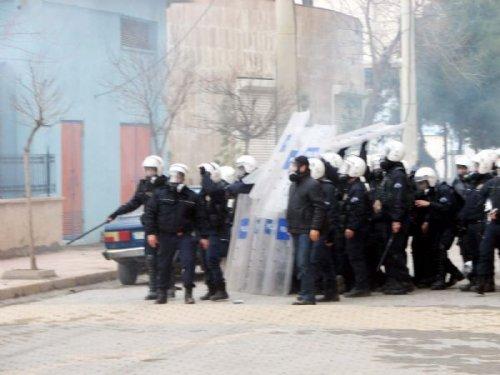 BDP'li İbrahim Binici polise silah çekmeye yeltendi