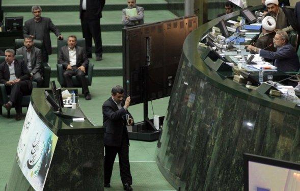 Ahmedinejad Meclis'i terk etti	 - Resim 4