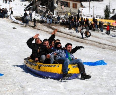 Rize'deki Kardan Adam Şenlikleri'nde 13 kişi yaralandı