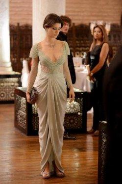 Beren Saat İntikam dizisinde kıyafetiyle büyüledi