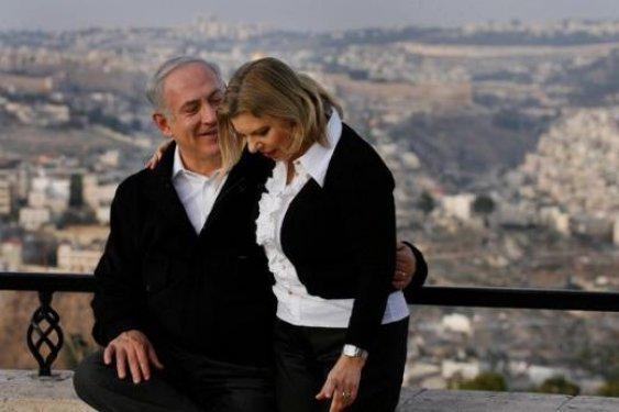 Netanyahu'nun transparanı alay konusu oldu