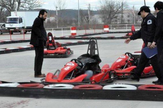 Emniyet kemeri başını kopardı