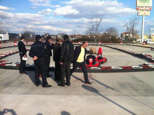 Emniyet kemeri başını kopardı